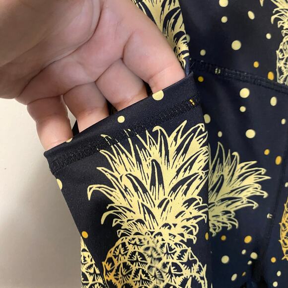 CVG Constantly Varied Gear Black Gold Pineapple Print Crop Legging Capri Sz L - Picture 4 of 12